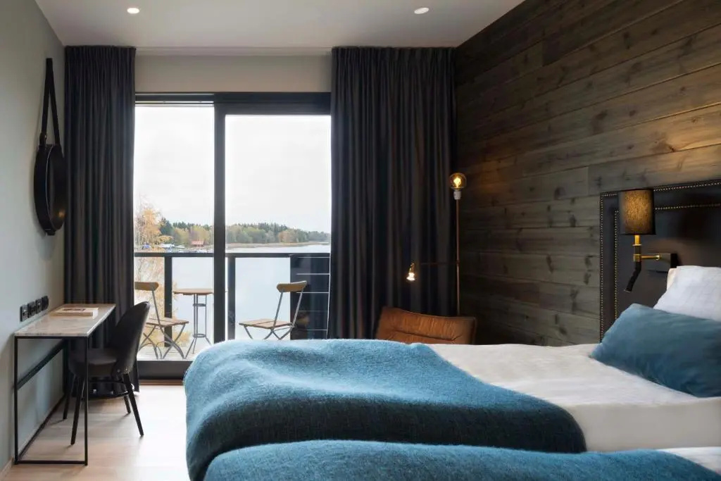 Deluxe Double room with balcony and with sea view (full double bed)