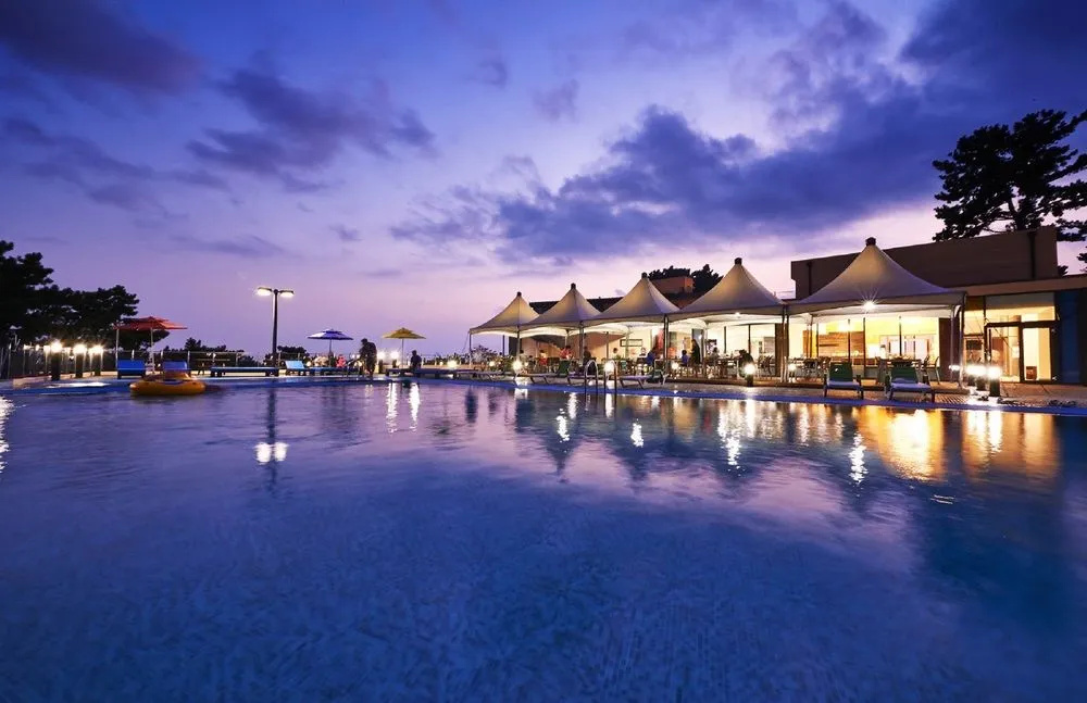 Beach & Waterfront
