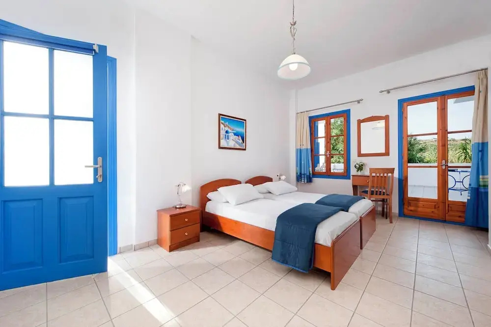 Standard Double room with city view (full double bed)