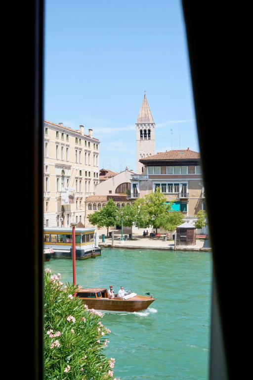 Deluxe room with Grand Canal View
