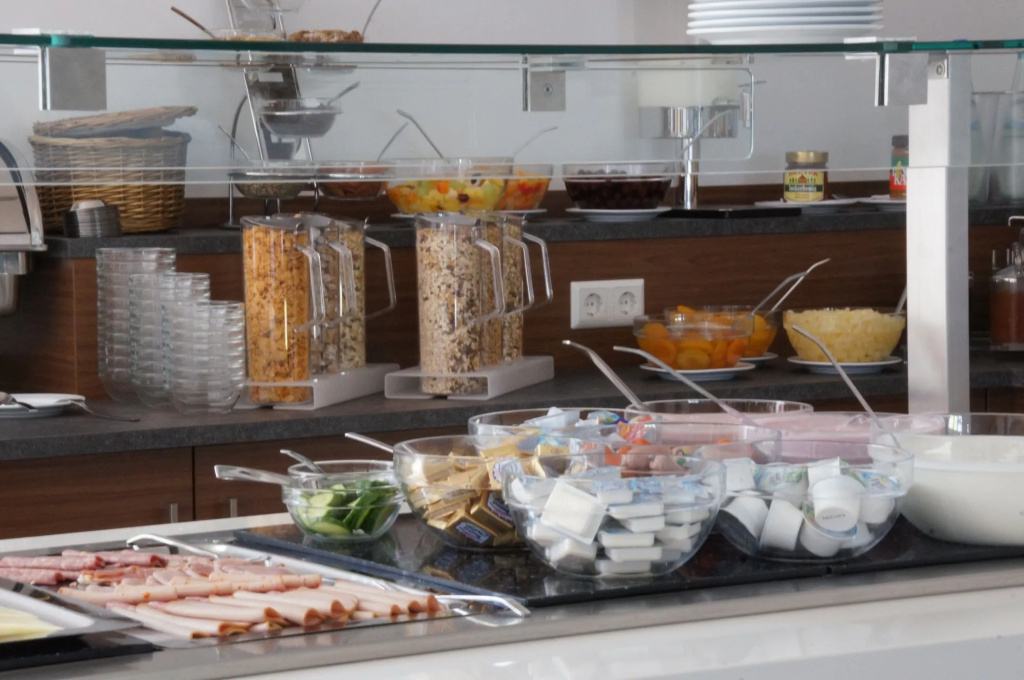Food & Beverage