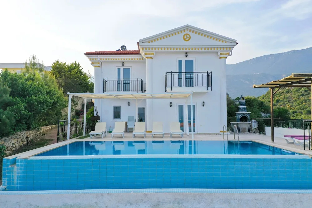 4 Bedrooms Deluxe Villa with partial sea view