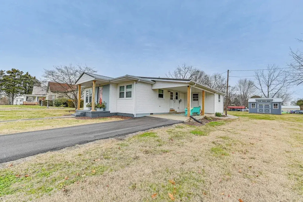 Charming Cave City Vacation Rental w/ Fire Pit!