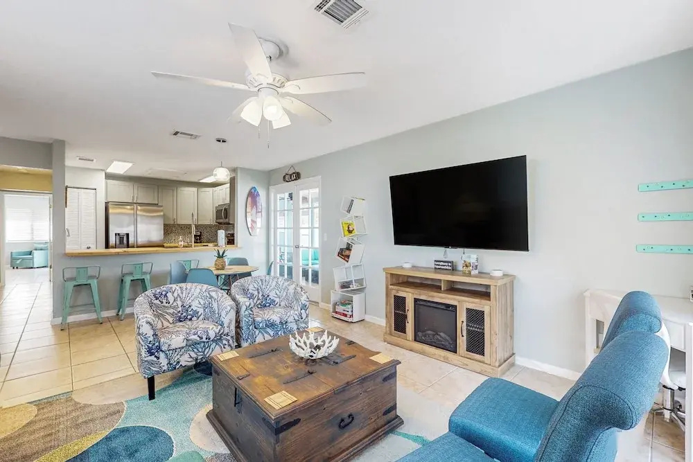 Centrally Located Dog-friendly Home With Beach Gear & Patio - Snowbird-friendly