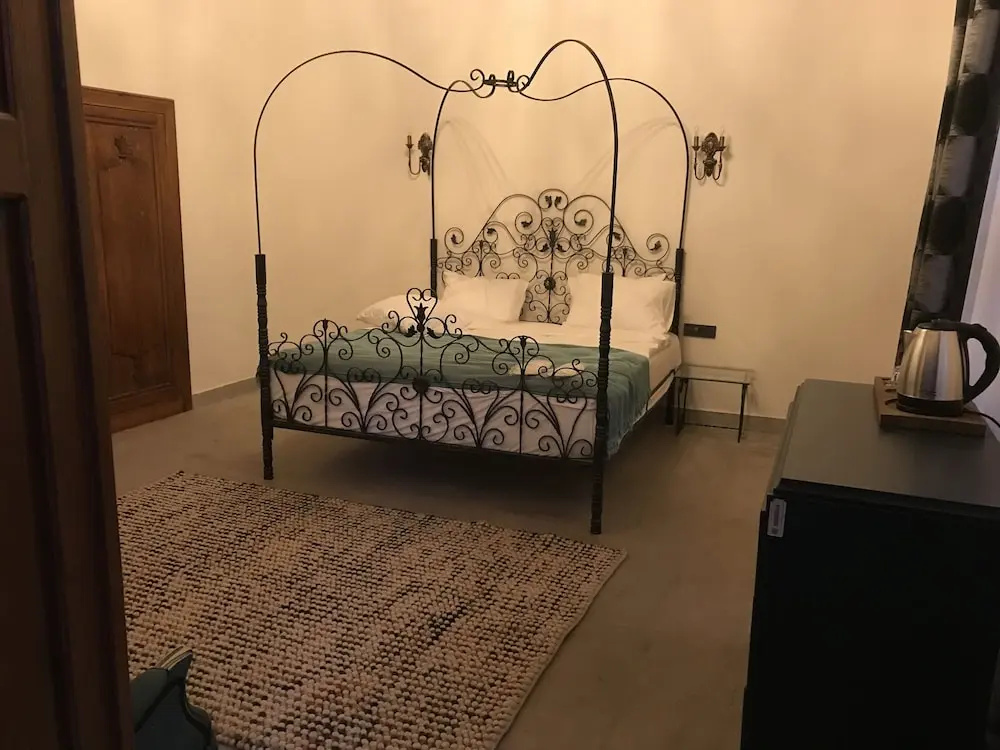 Kerem Ile Asli Hotel — 1