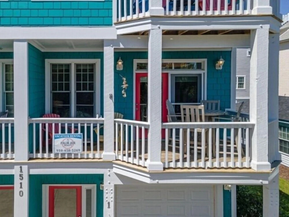 After Dune Delight - Relax And Unwind In This Fun And Spacious 3 Story Home. Light, Bright, And Close To Everything! 4 Bedroom Townhouse by RedAwning