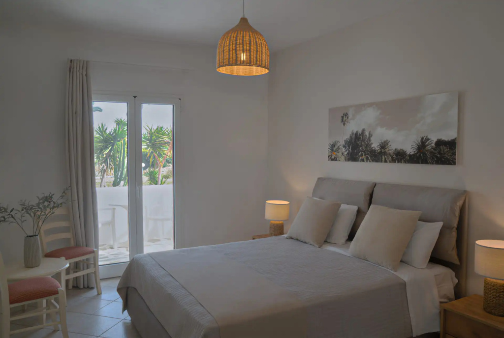 Standard Double room with garden view (full double bed)