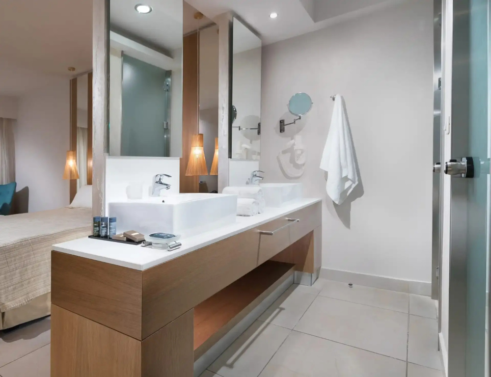 Superior room with pool view