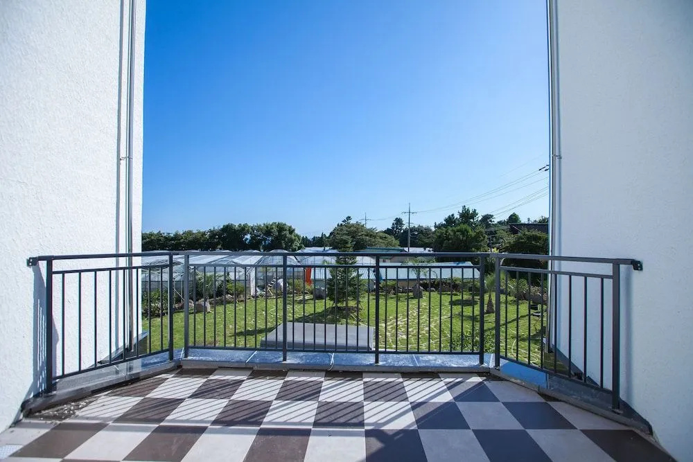 Balcony & Terrace