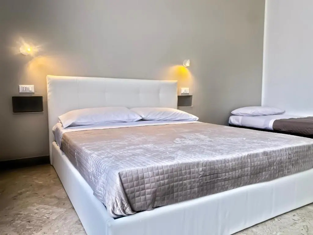 Standard Triple room with city view