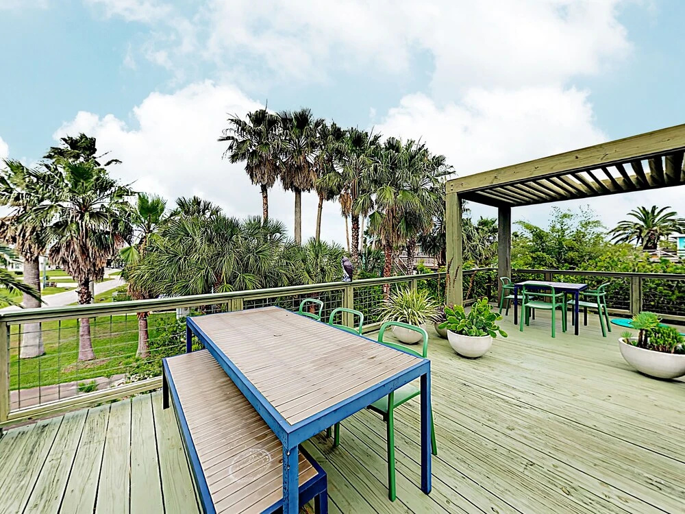 New Listing! the Palms - Canal On Double Lot 2 Bedroom Home