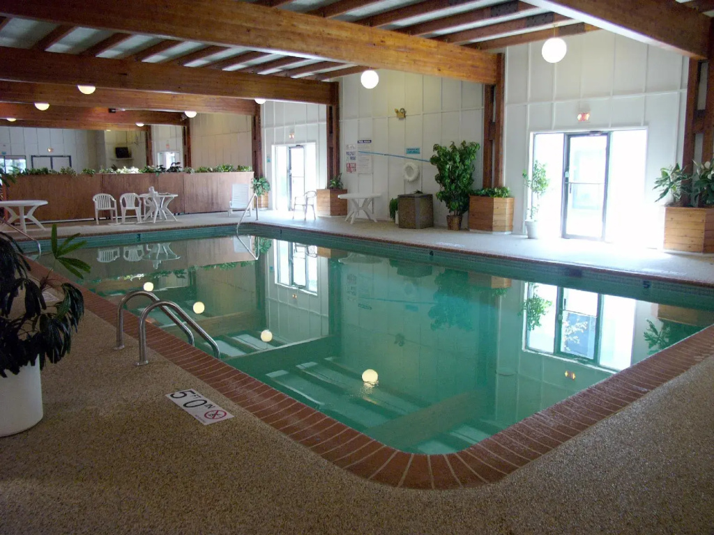 Norwood Inn and Suites Worthington