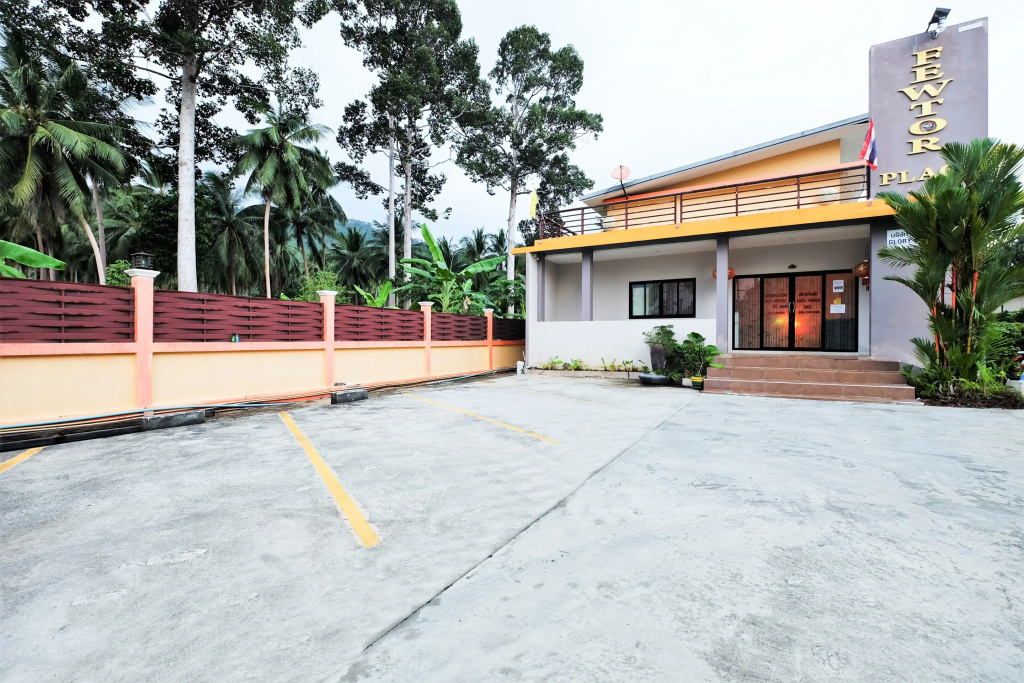 Fewtor Place