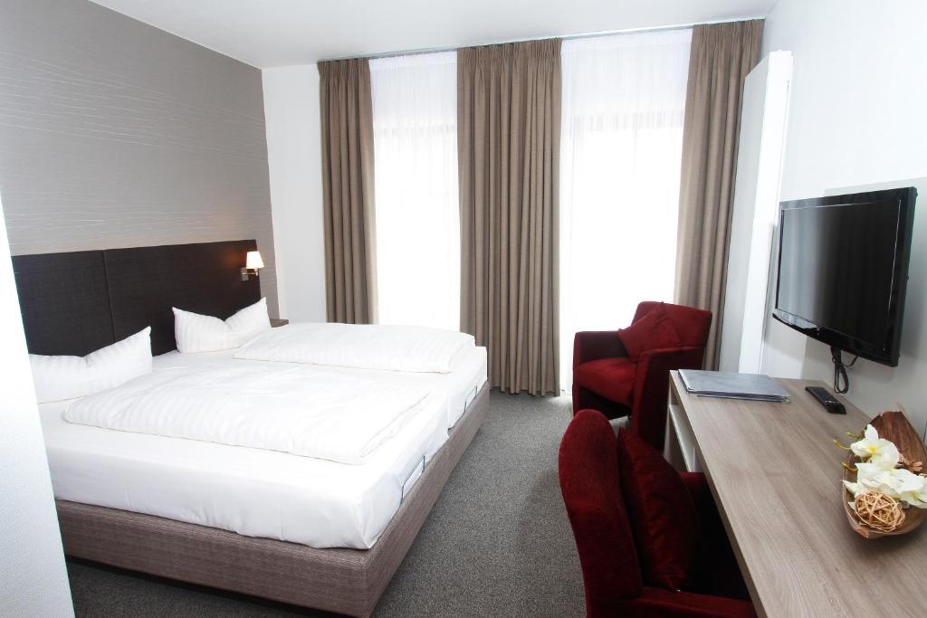 Standard Double room (full double bed) — room photo 3