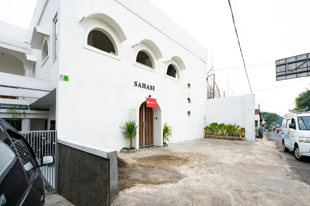 RedDoorz near Exit Toll Tanah Baru Bogor