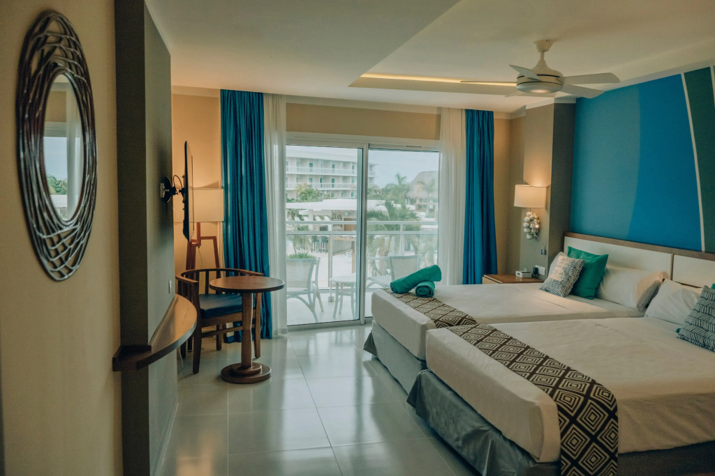 Standard Double room with pool view (full double bed)