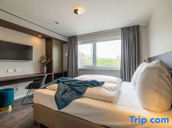 Deluxe Double room (full double bed)