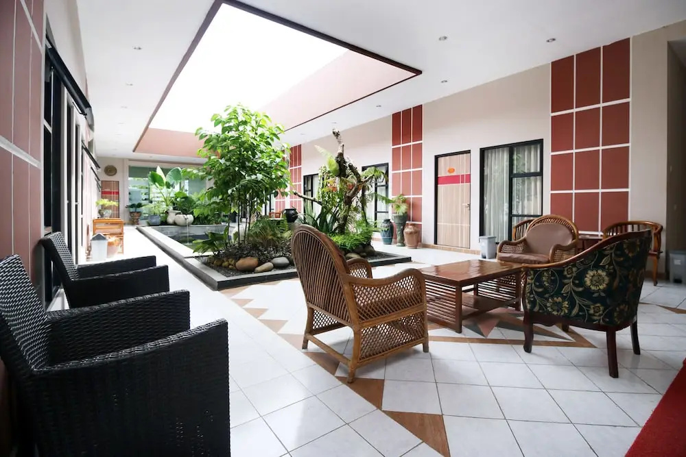 Lobby & Reception