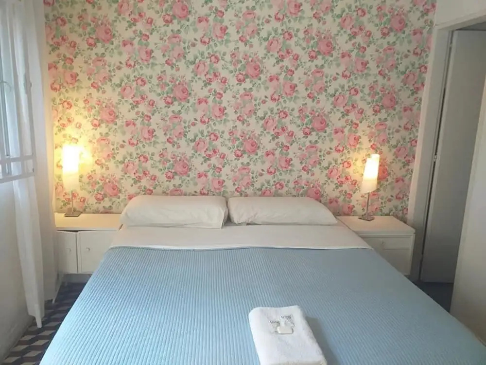Economy room