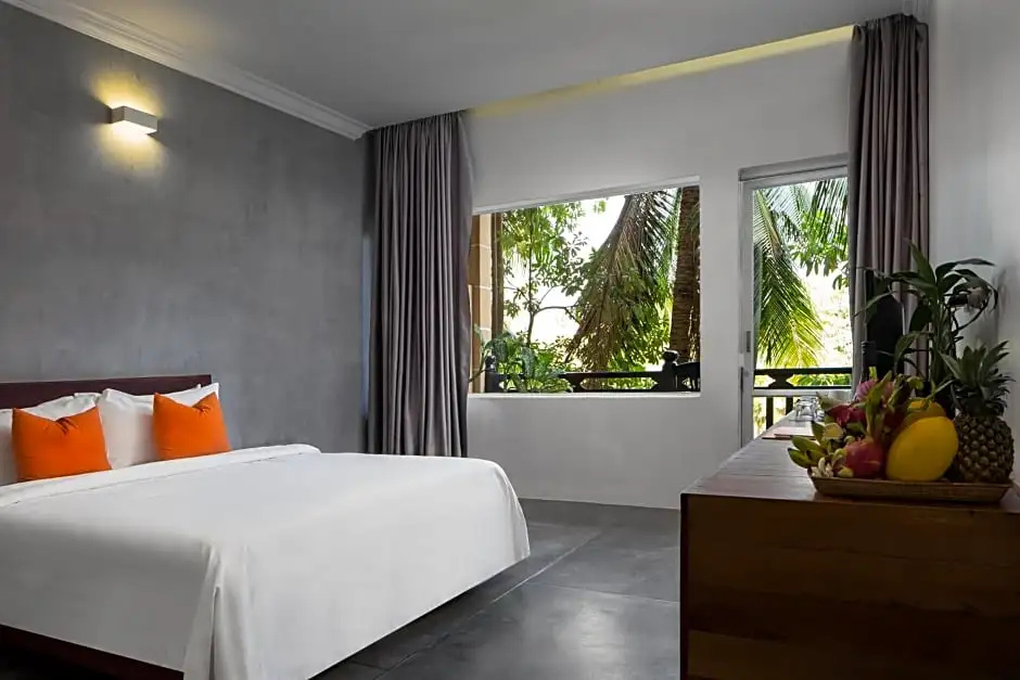 Deluxe Double room (full double bed)