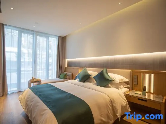 Standard room with courtyard view
