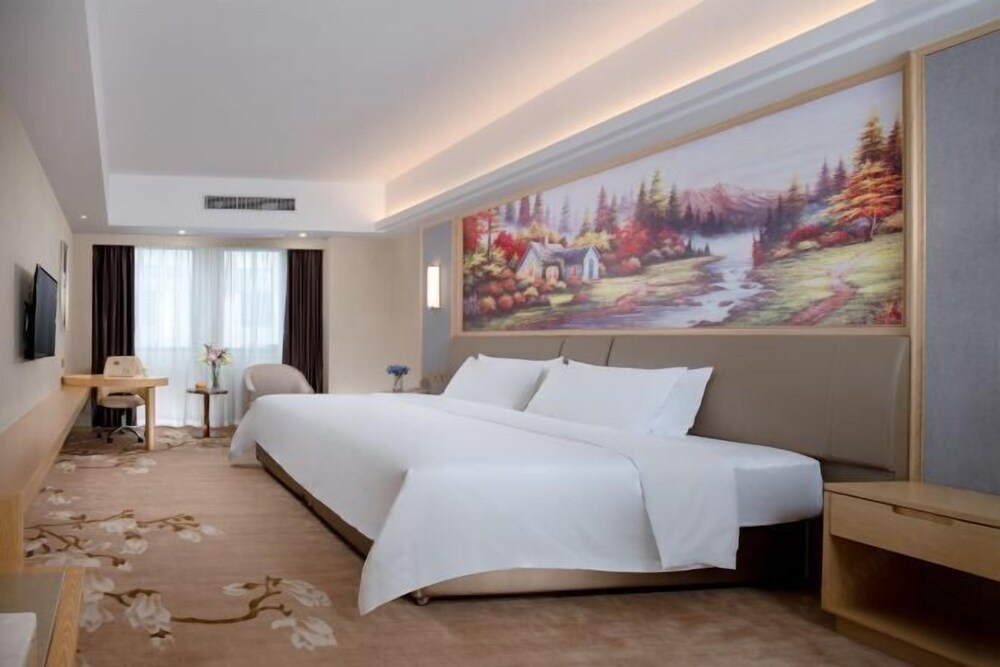 Vienna International Hotel (Liuzhou High-speed Railway Station Liunan Wanda Plaza) in Liuzhou