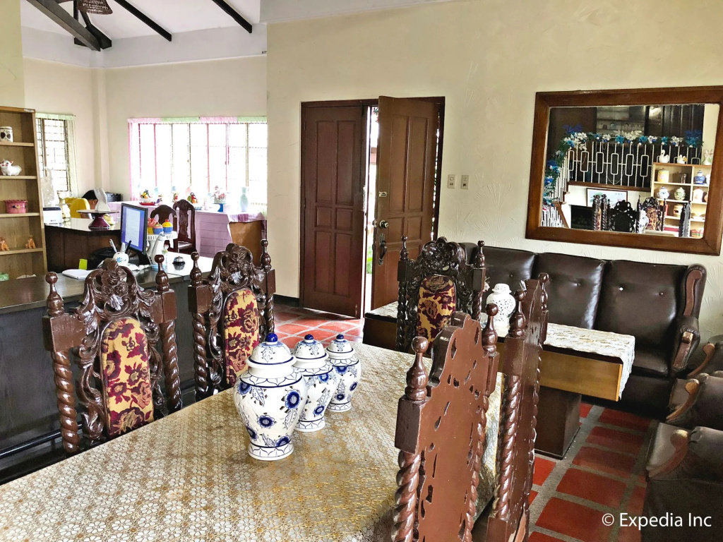 Royal Thee Bed & Breakfast