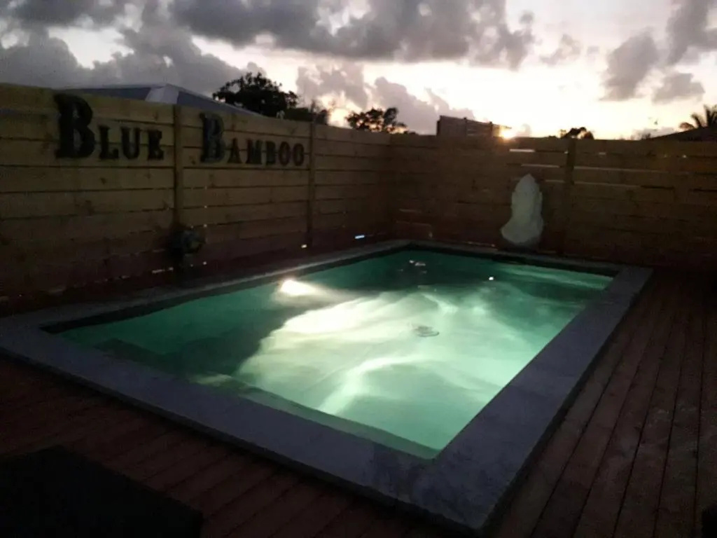 2 Bedrooms Bungalow