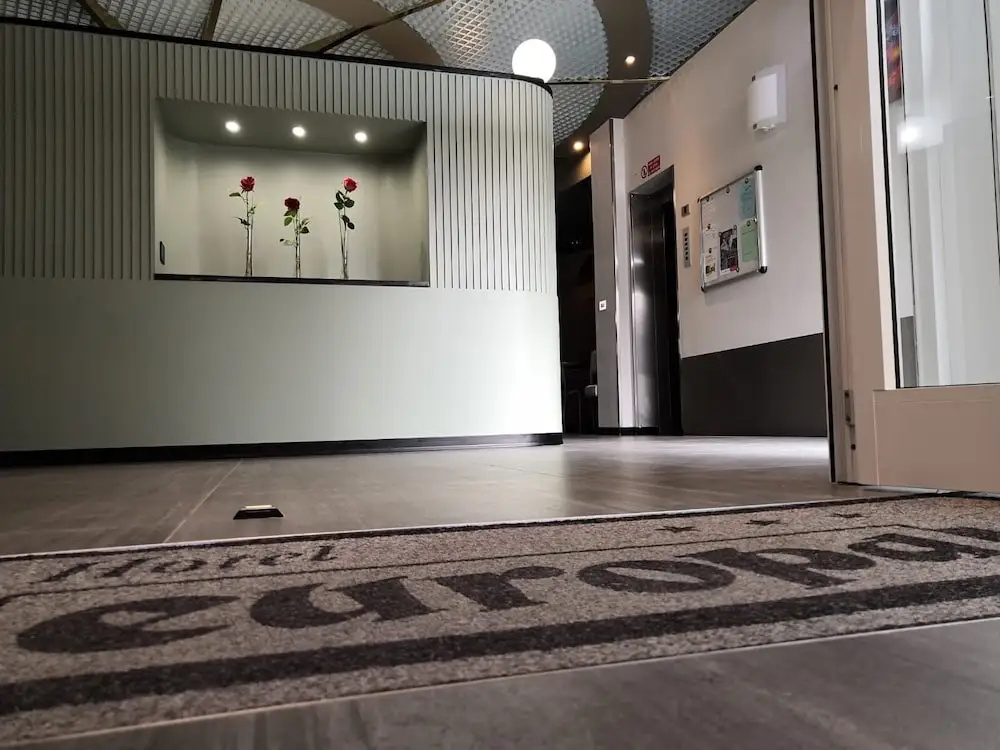 Lobby & Reception