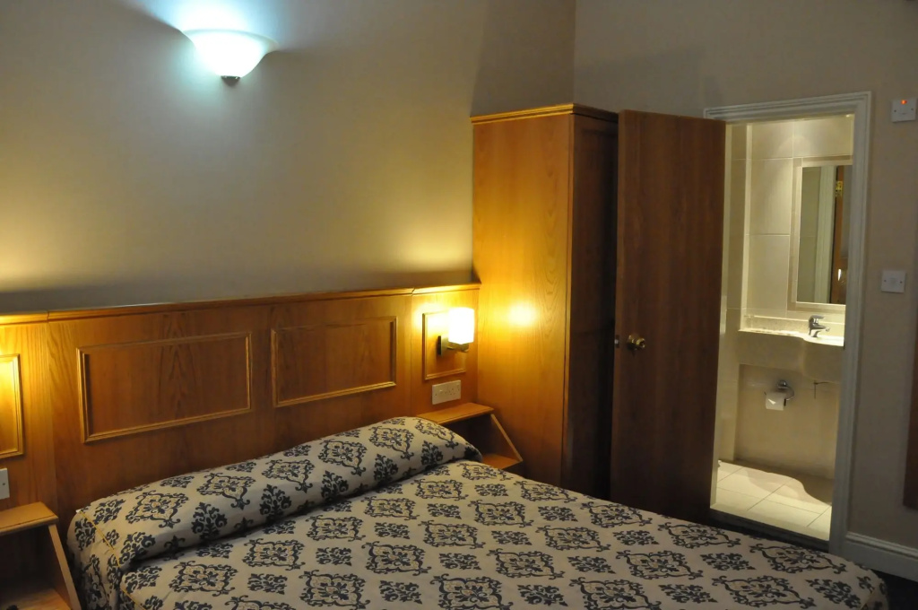 Olympic House Hotel - Photo 4