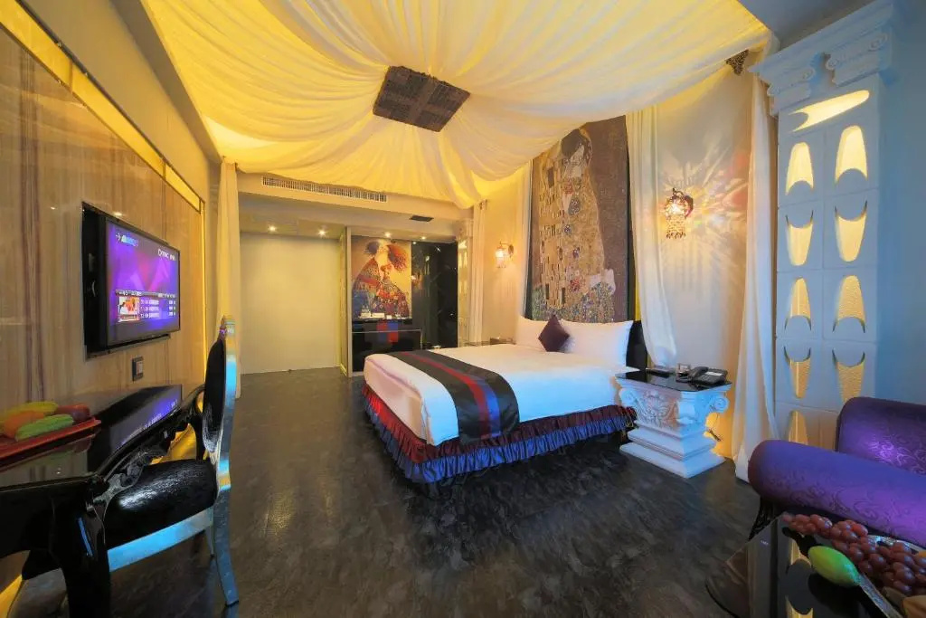 Luxury Double room (full double bed)