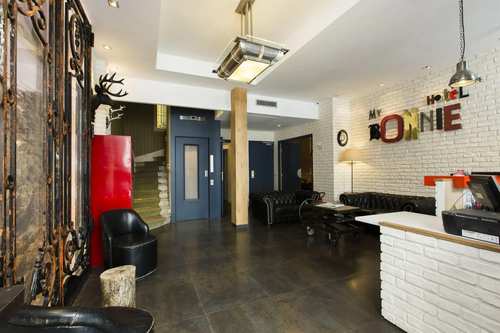 Lobby & Reception