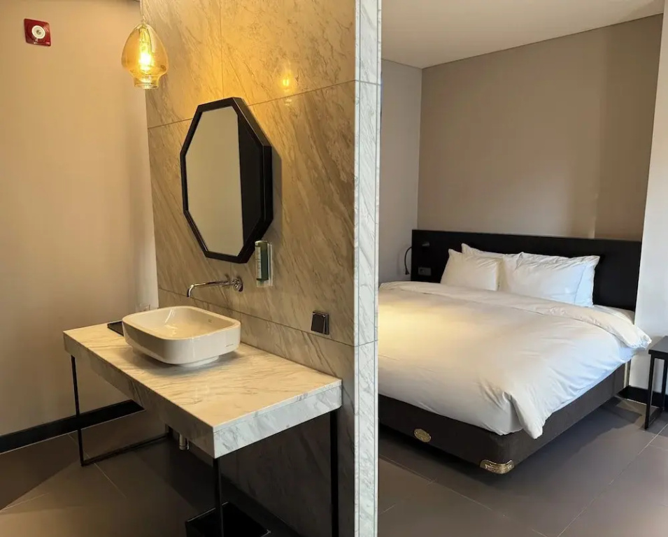 Suite with balcony