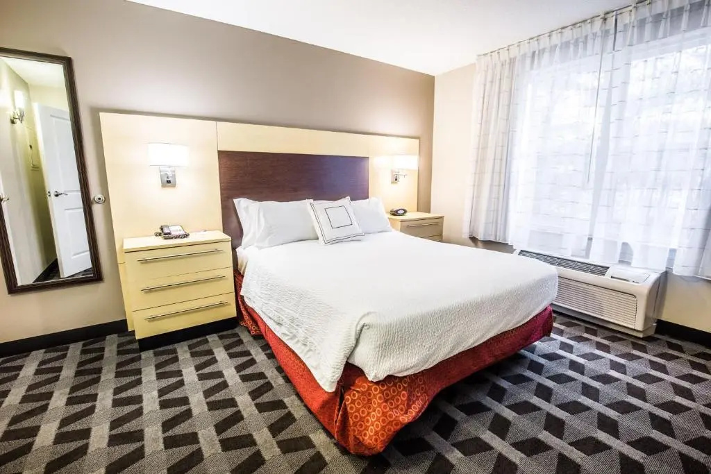 TownePlace Suites by Marriott Gilford - Chambres