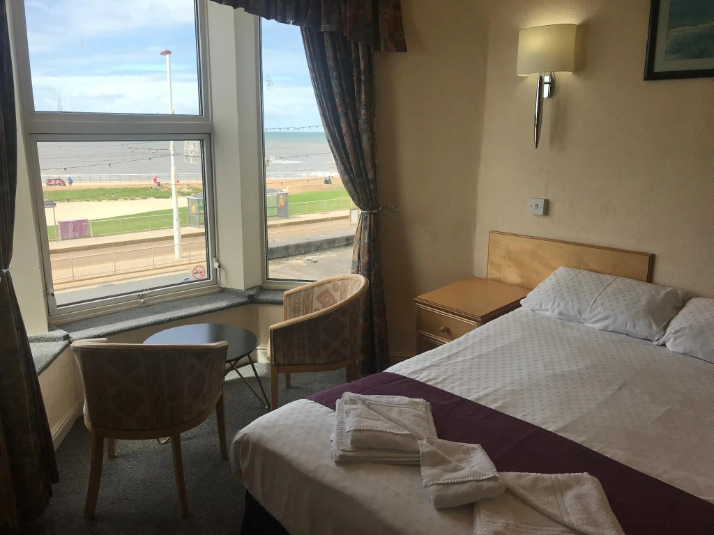 Standard Double room with sea view (full double bed)