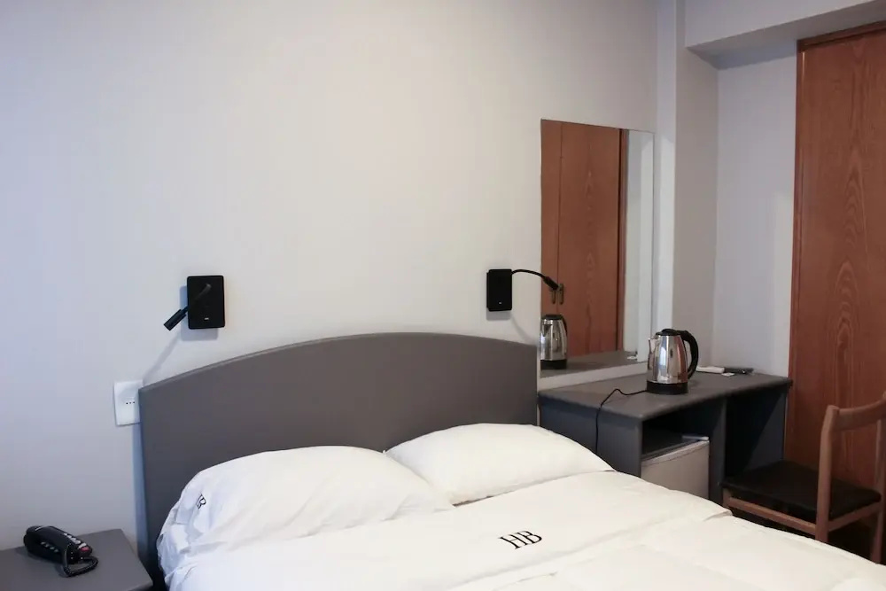 Classic Double room (full double bed)
