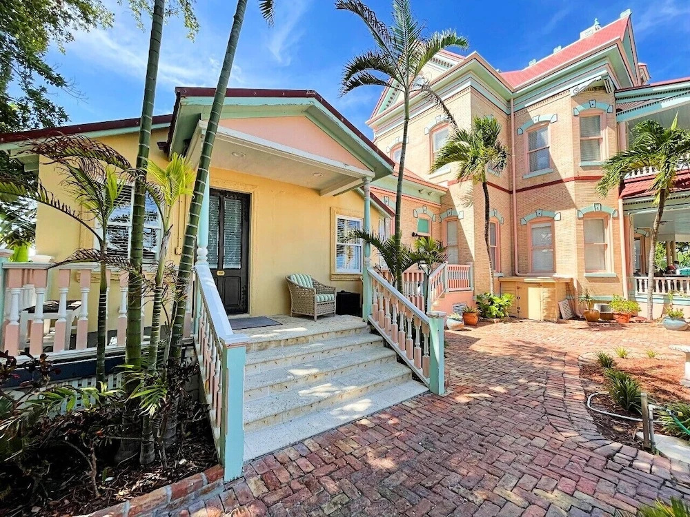 Cottage with ocean view