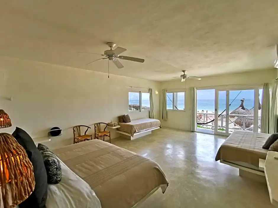 Standard Quadruple room with sea view