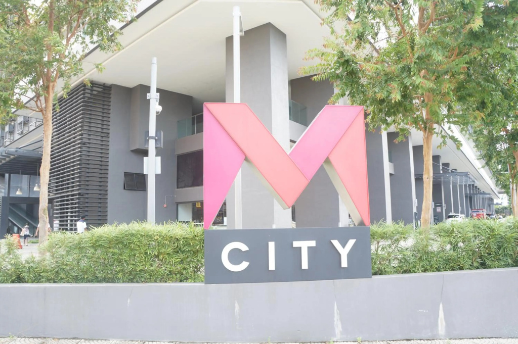 M City Lake View 1+1 Room