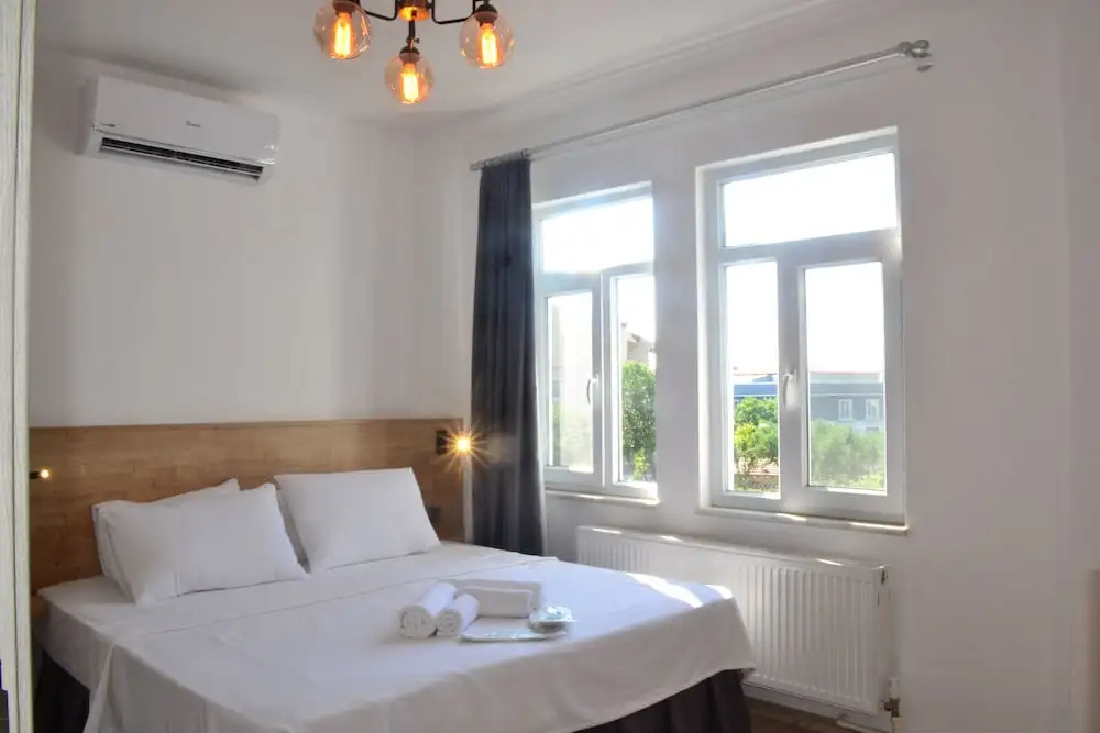 Standard Double room with courtyard view (full double bed)