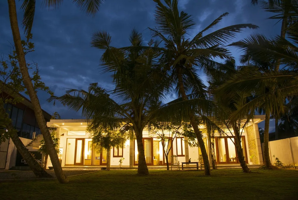 Hiru Lagoon Negombo
