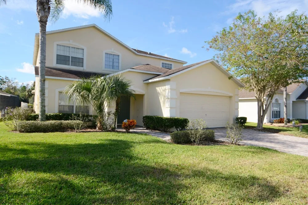 4648 5- Bdrm'Slake Views Facing Poolwater View