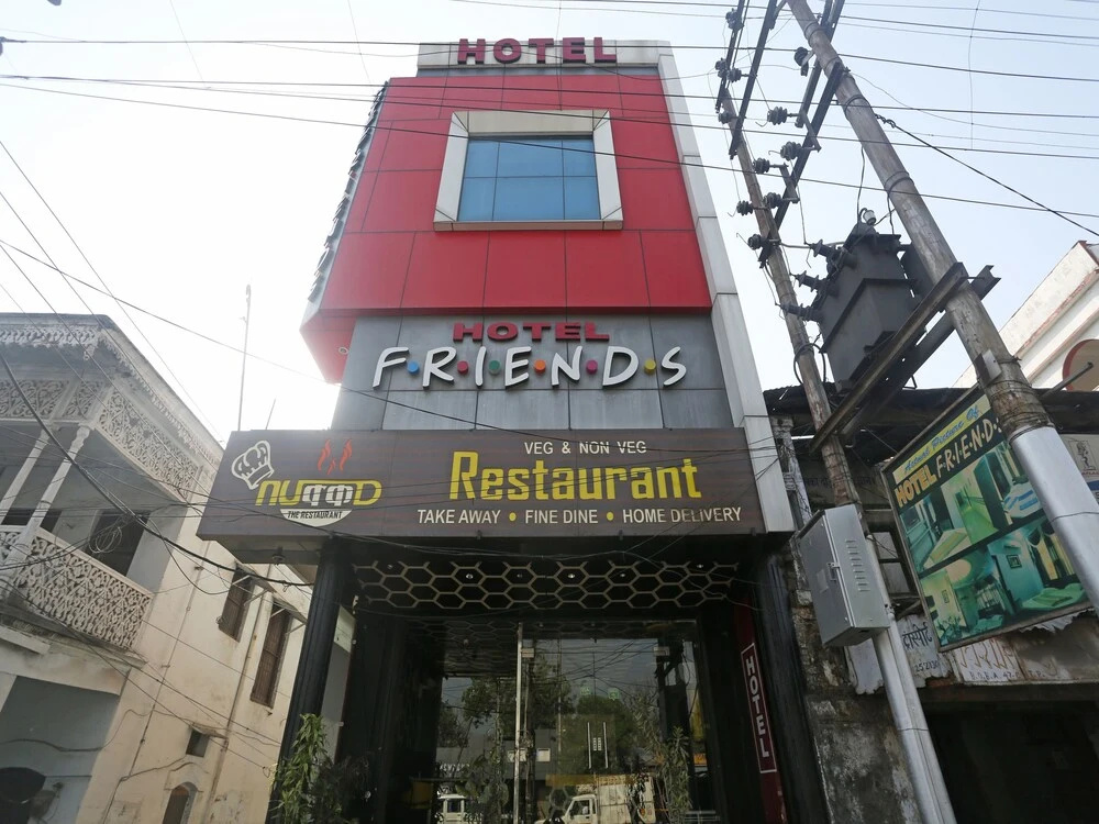 OYO 8672 Hotel Friends