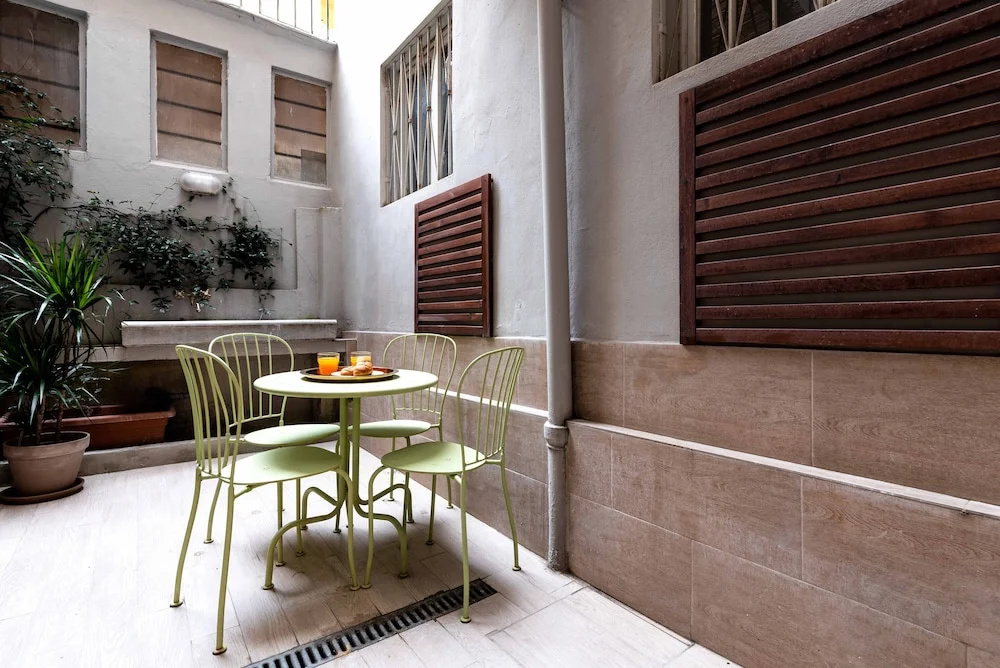 New Opening special - Historic center - Private patio