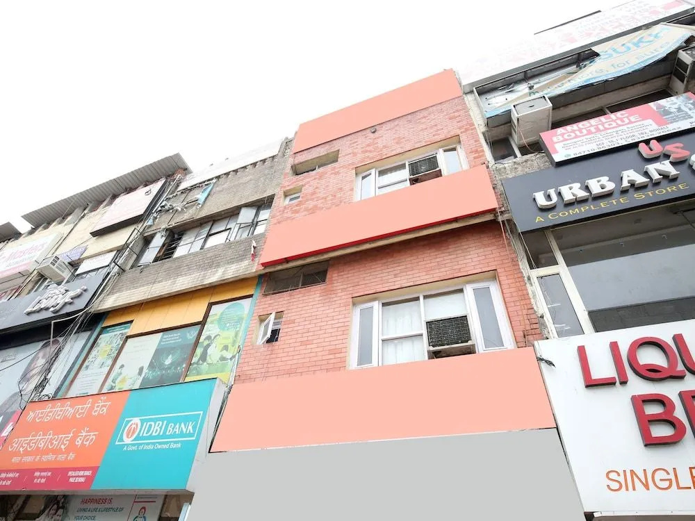 OYO 16376 Hotel Paras