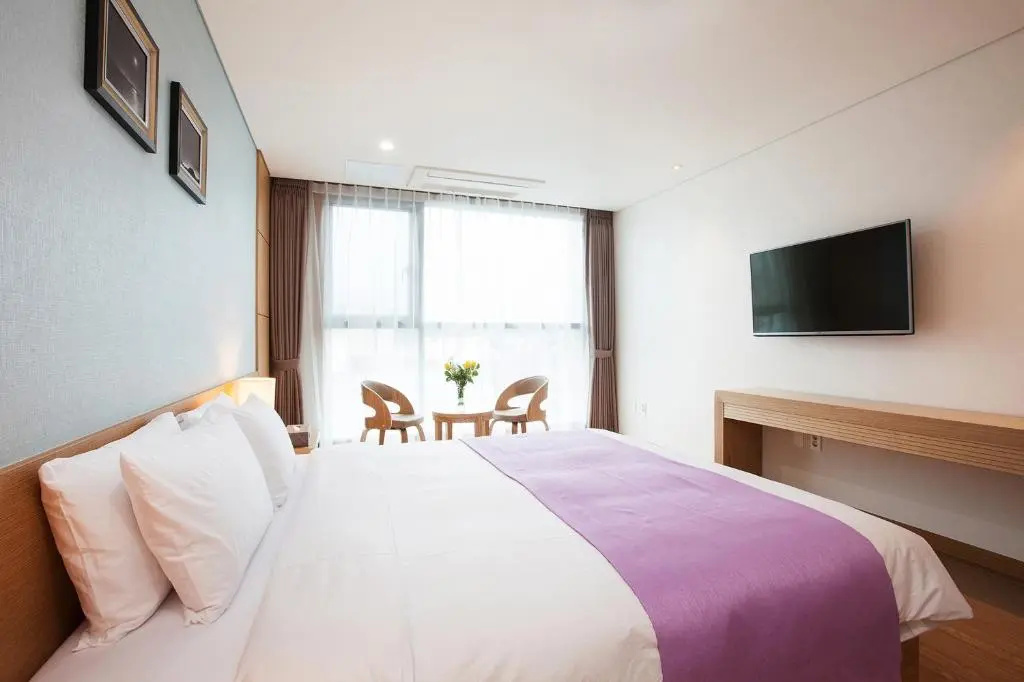 Deluxe Double room with sea view (full double bed)