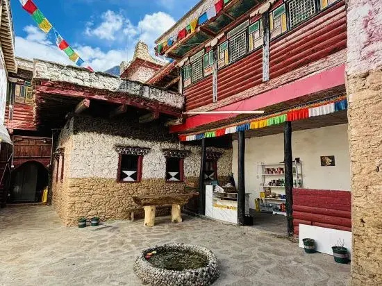 Danba Daughter Qing Manor (Jiaju Zangzhai No.1 Environmenttai Branch)