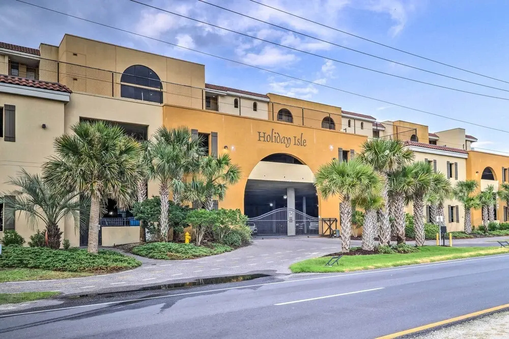 Beachfront Dauphin Island Condo w/ 2 Pools & Sauna