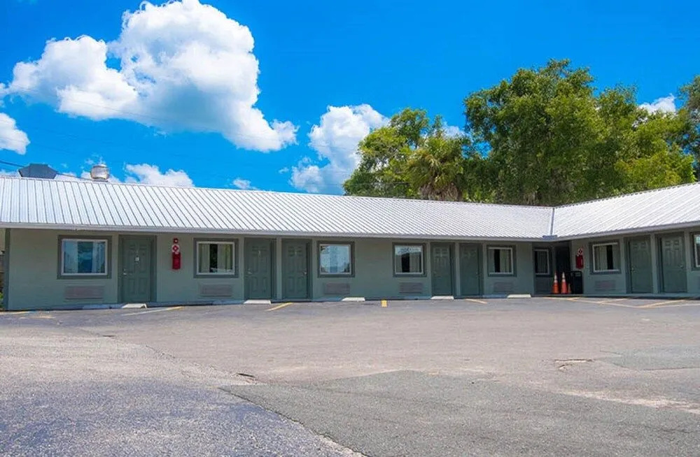 The Gator Den Motel