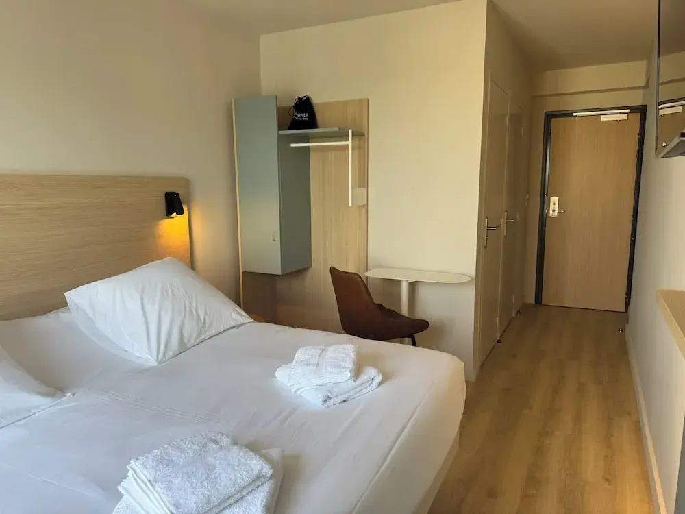 Voir la photo 2 — Brit Hotel Confort Carhaix